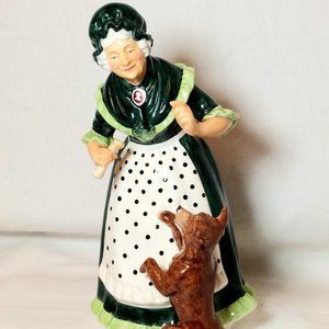 Royal Doulton "Old Mother Hubbard" Vintage Home/Office Collectible Decor Statue